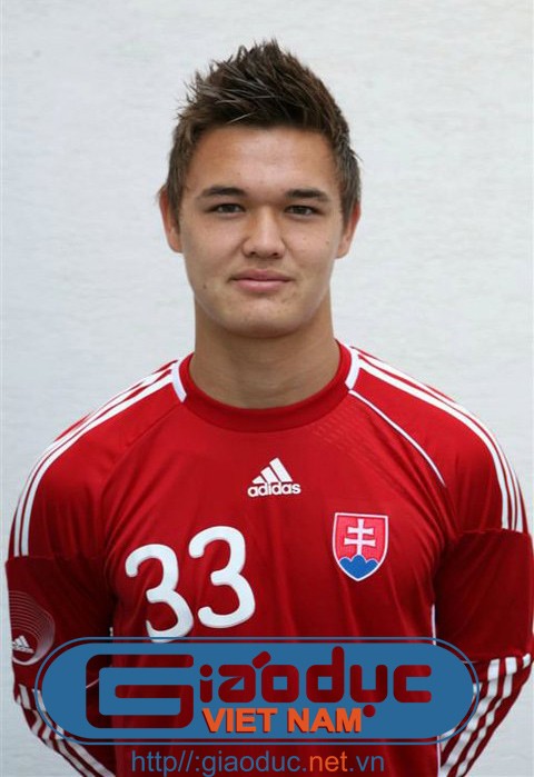 Ngay cả cậu em trai Partrick Lê Giang, thủ môn đội U.21 Slovakia, người từng về Việt Nam thử việc năm 2009 cũng không hề thua kém người anh Emil với chiều cao vượt trội và khuôn mặt rất tuấn tú.